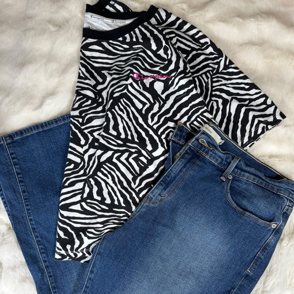 Champion Black & White Zebra Crewneck with Pink Logo Embroidery - Picture 3 of 3